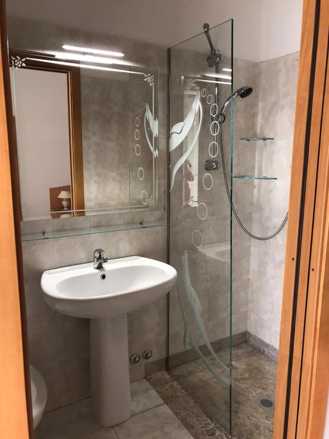 Villa Monica Appartamenti Весте Екстериор снимка