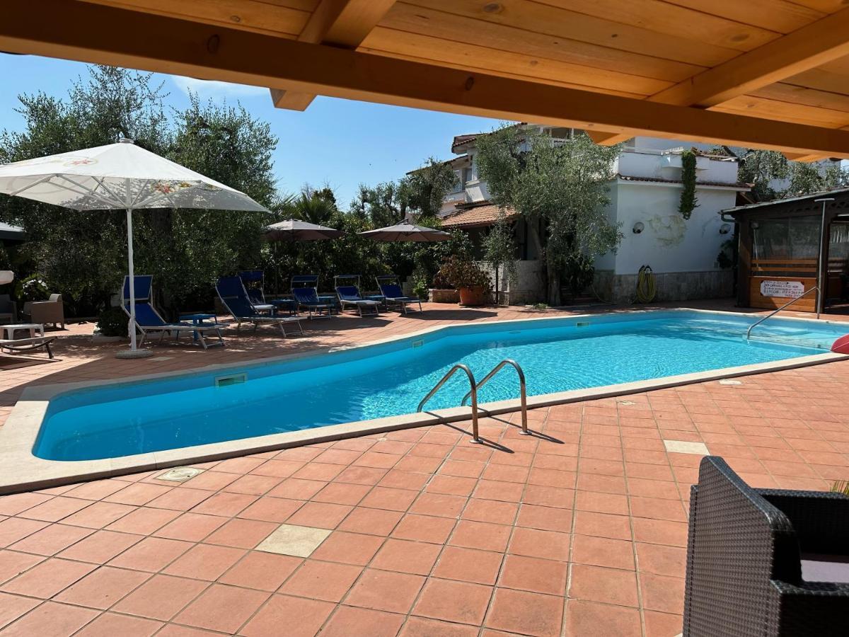 Villa Monica Appartamenti Весте Екстериор снимка