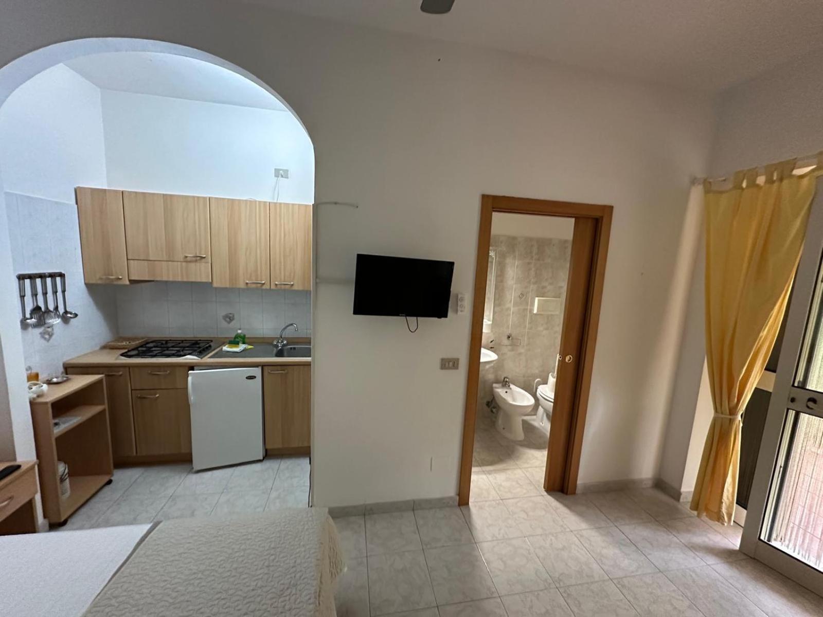 Villa Monica Appartamenti Весте Екстериор снимка